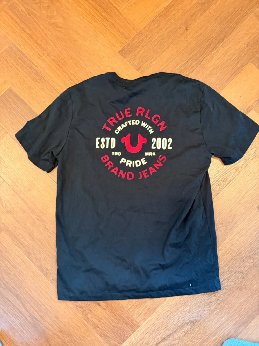 True Religion Black Logo Graphic T-Shirt Men’s Medium Red Horseshoe Tee